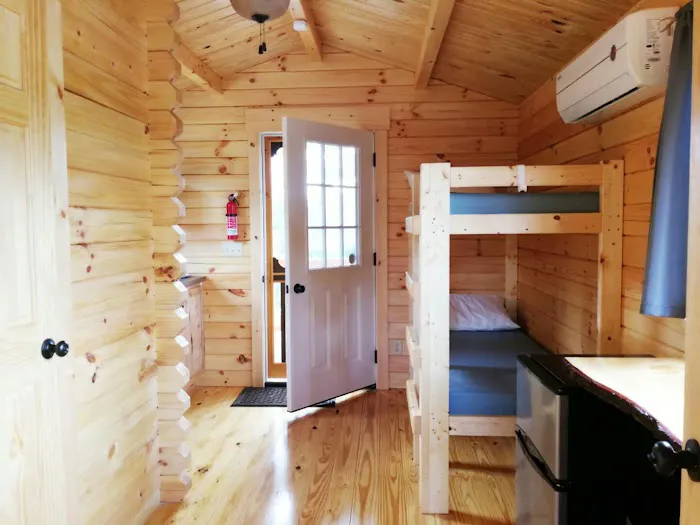 Silverlaken Estate (Vacation Rentals, Glampground & Tiny House Village) 4
