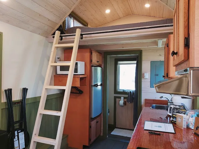 Silverlaken Estate (Vacation Rentals, Glampground & Tiny House Village) 4