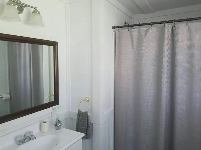 Silverlaken Estate (Vacation Rentals, Glampground & Tiny House Village) 4