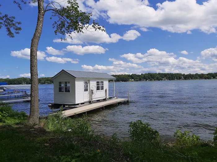 Silverlaken Estate (Vacation Rentals, Glampground & Tiny House Village) 4