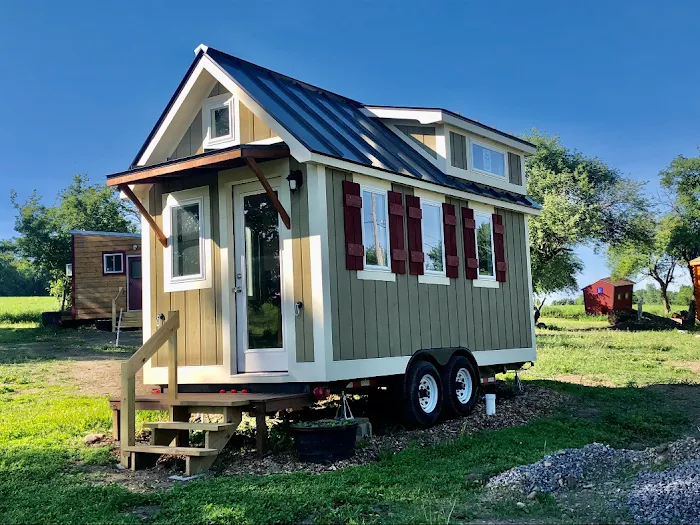 Silverlaken Estate (Vacation Rentals, Glampground & Tiny House Village) 4