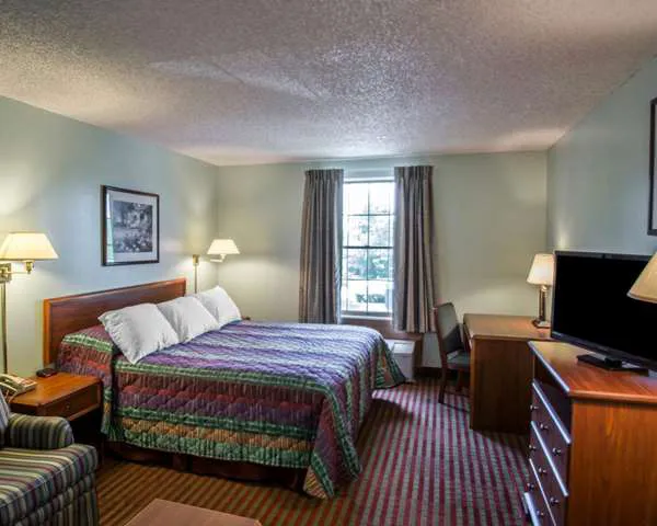 Rodeway Inn 4