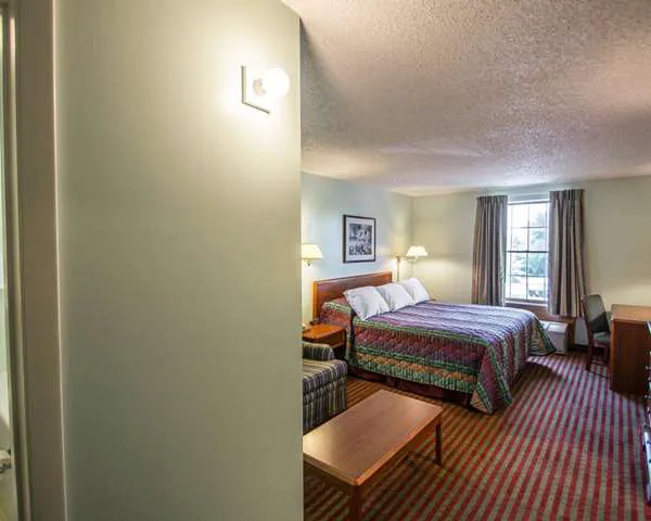 Rodeway Inn 4