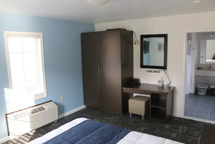 William F. Thiel Hospitality House 4