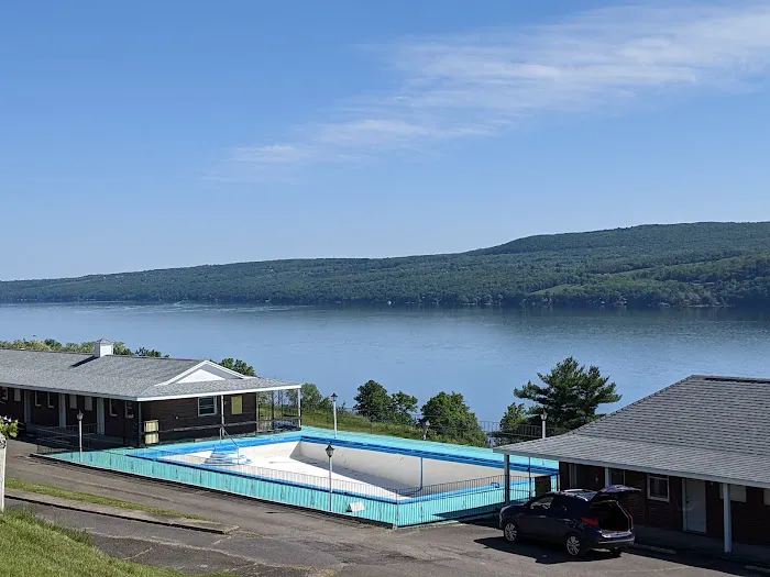 Watkins Glen Harbor Hotel 4