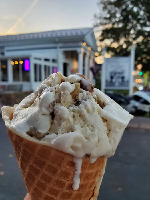 Colonial Inn & Creamery 4