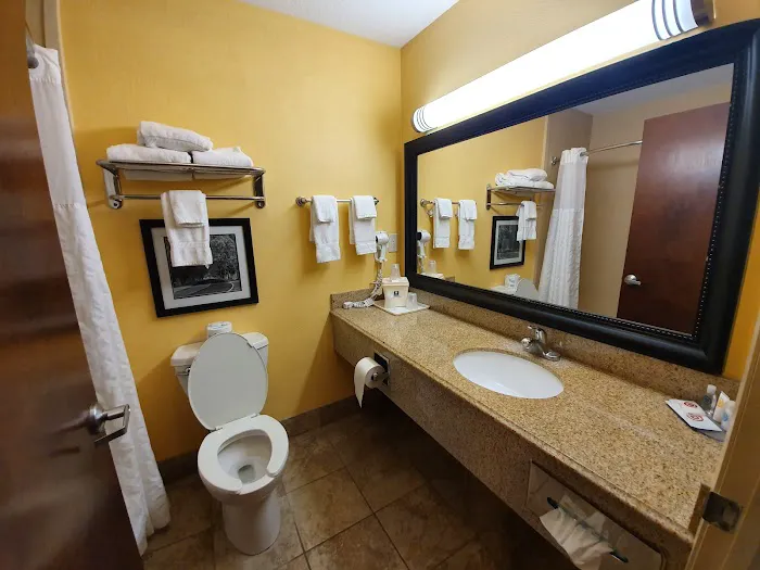 Quality Inn 4