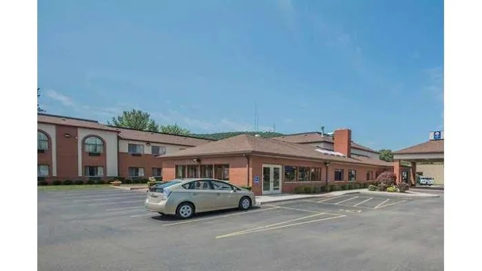 Quality Inn 4