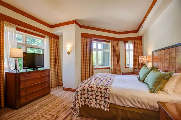 The Lodge at Spruce Peak, a Destination by Hyatt Hotel 4