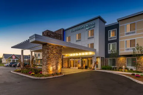 Fairfield Inn & Suites Plymouth White Mountains 4