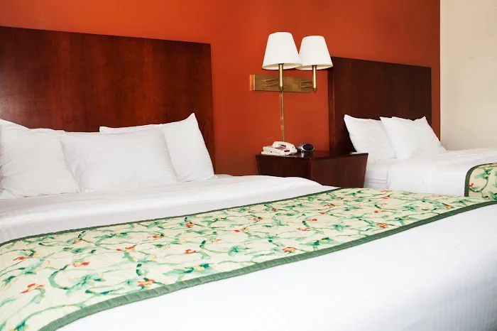 Red Carpet Inn & Suites Plymouth, NH 5