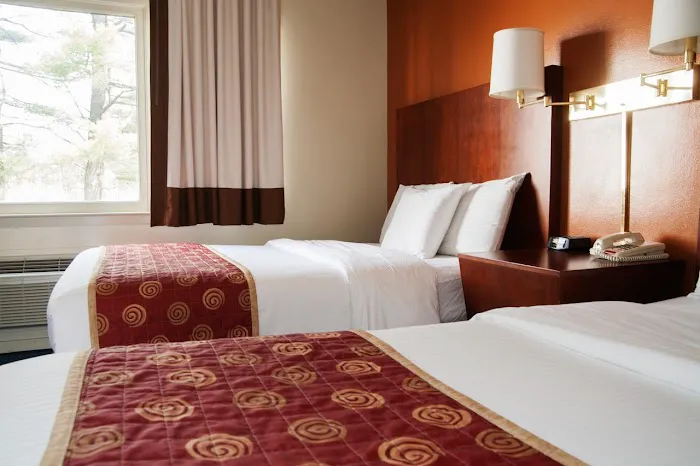 Red Carpet Inn & Suites Plymouth, NH 5