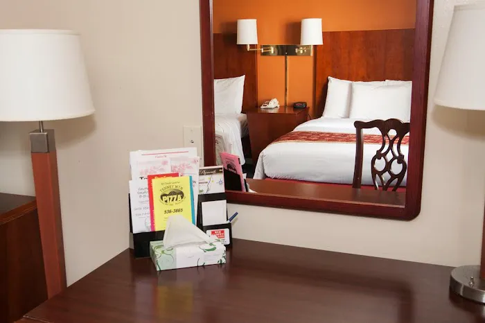 Red Carpet Inn & Suites Plymouth, NH 5