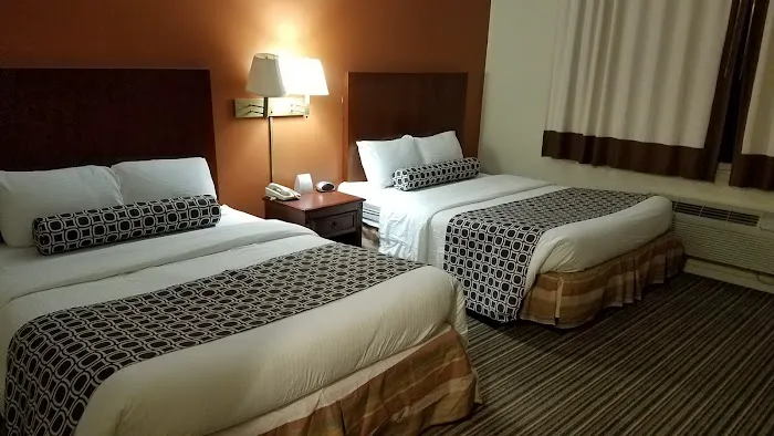 Red Carpet Inn & Suites Plymouth, NH 5