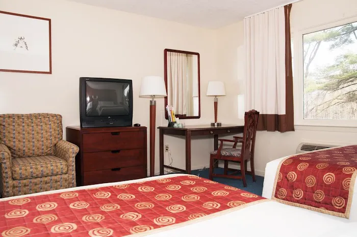 Red Carpet Inn & Suites Plymouth, NH 5