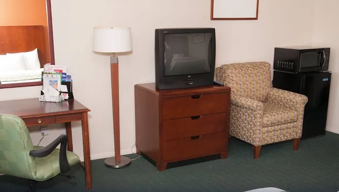 Red Carpet Inn & Suites Plymouth, NH 5
