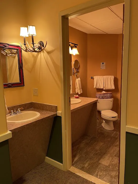 The Common Man Inn & Spa 4