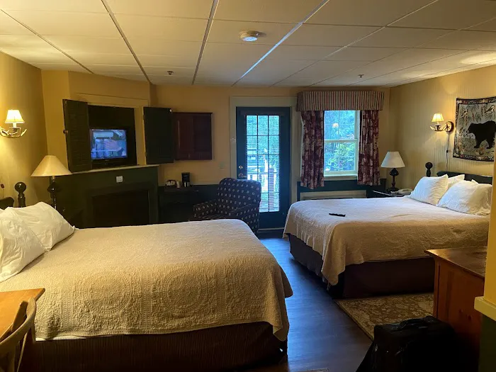 The Common Man Inn & Spa 4