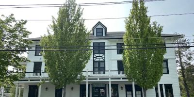Wellesley Hotel & Restaurant