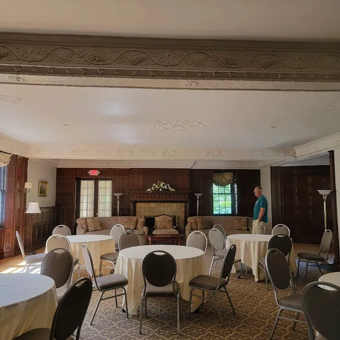 Surrey-Williamson Inn 4