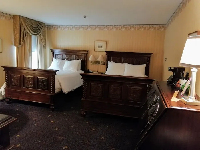 The Inn at Saratoga 4