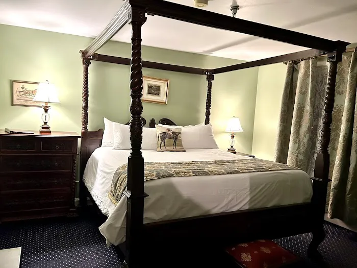 The Inn at Saratoga 4