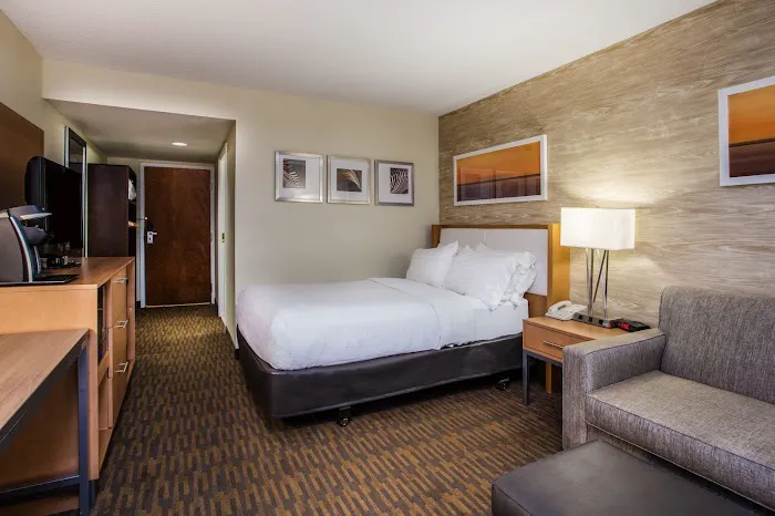 Holiday Inn Saratoga Springs, an IHG Hotel 4