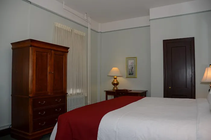 Penn Wells Hotel 4