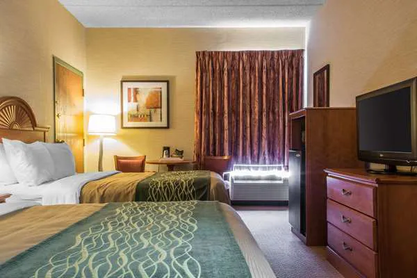 Quality Inn & Suites 4