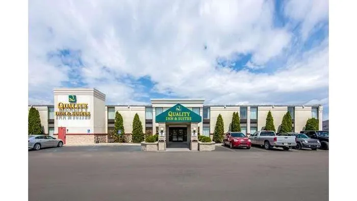Quality Inn & Suites 4
