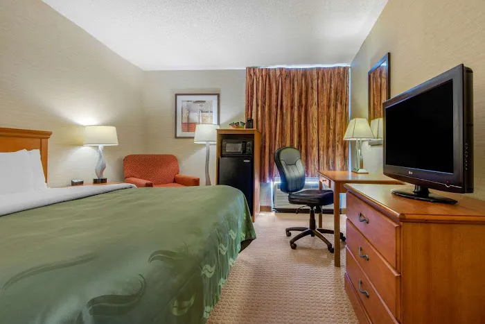 Quality Inn & Suites 4