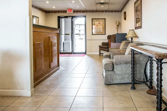Econo Lodge 4