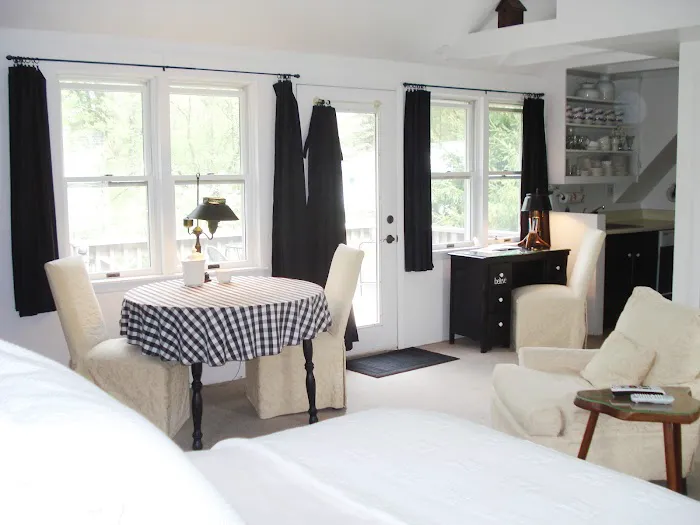 Gail Dupont Guesthouse 4