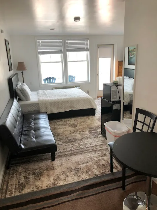 Misquamicut Beach Front Inn 5