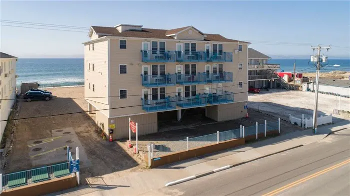 Misquamicut Beach Front Inn 5