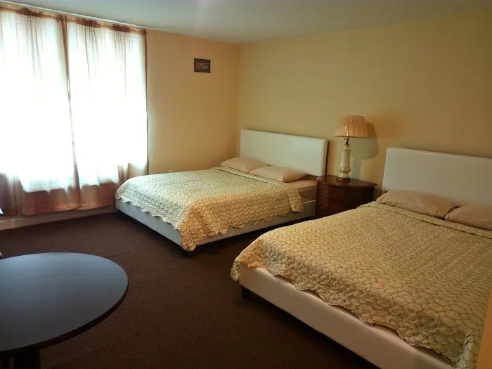 Misquamicut Beach Front Inn 5