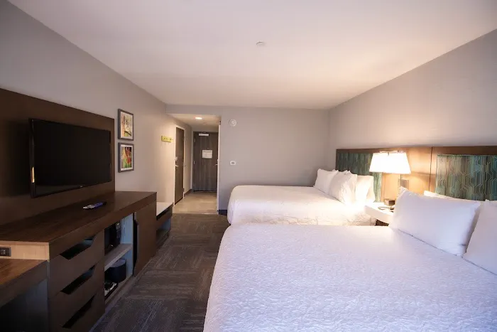 Hampton Inn & Suites North Attleboro 5
