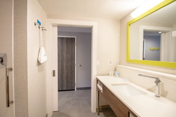 Hampton Inn & Suites North Attleboro 5
