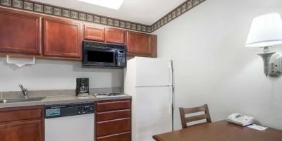 Hawthorn Suites by Wyndham Franklin / Milford Area
