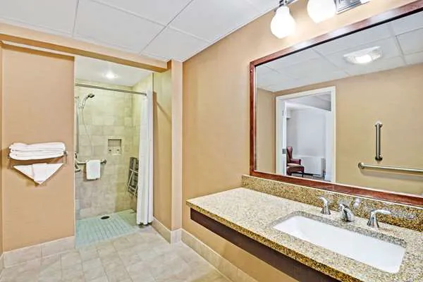 Ramada by Wyndham Seekonk Providence Area 4