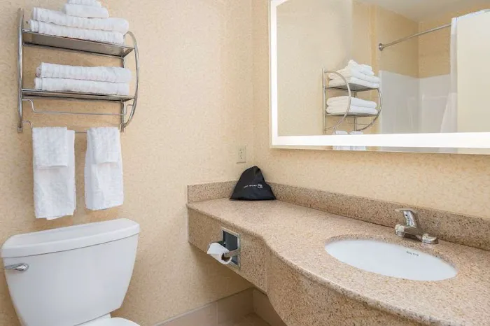 Best Western Plus Keene Hotel 4