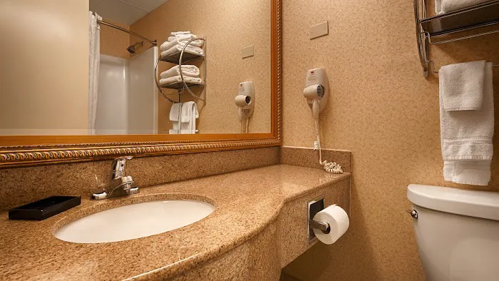 Best Western Plus Keene Hotel 4