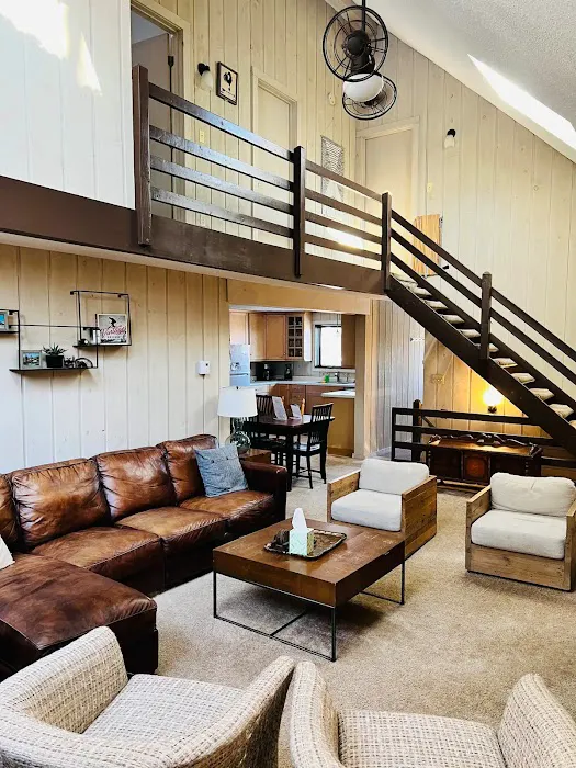Green Mountain House | Ski-Back Trail & Shuttle to Mount Snow, VT 5