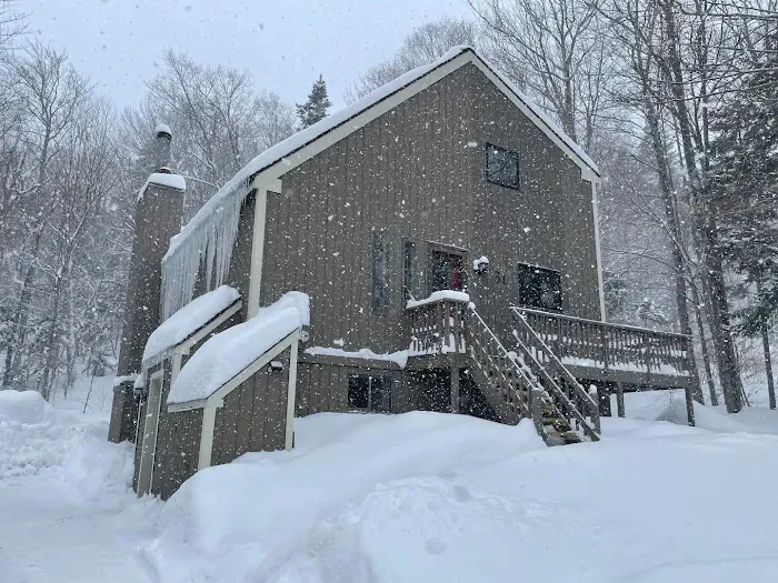 Green Mountain House | Ski-Back Trail & Shuttle to Mount Snow, VT 5
