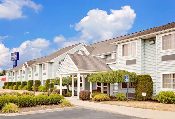 Microtel Inn & Suites by Wyndham Wellsville 4