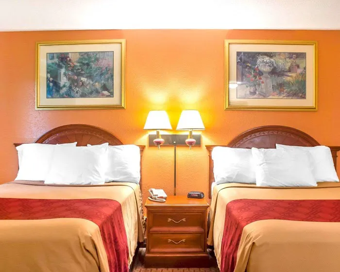 Econo Lodge Cuba I-86 4