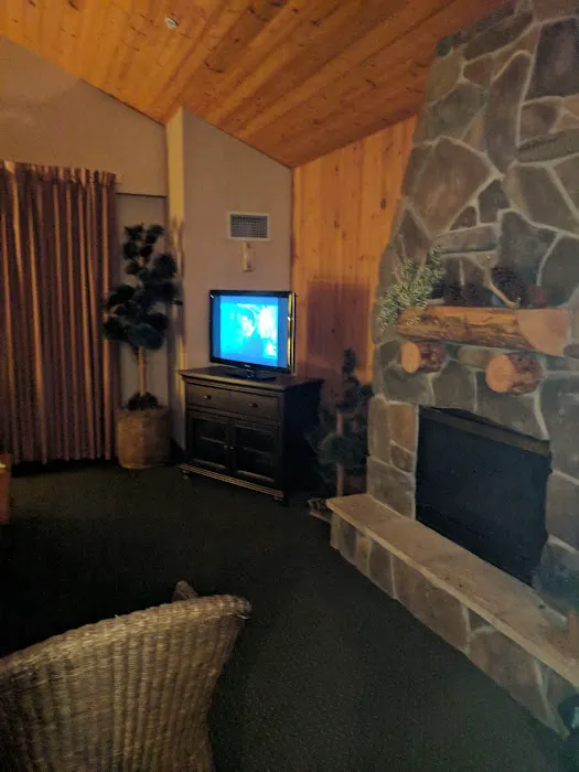 Lodge on the Lake 4