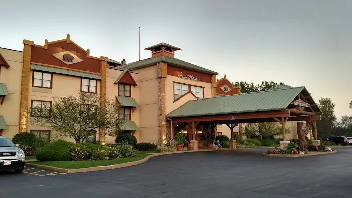 Lodge on the Lake 4