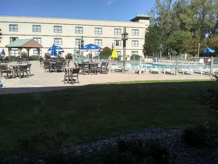 Lodge on the Lake 4