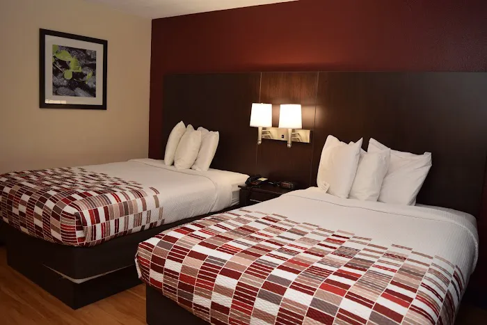Red Roof Inn Batavia 4